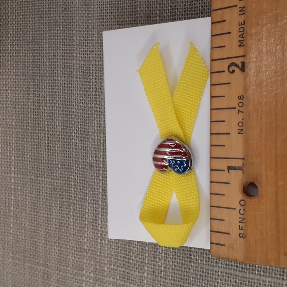 Avon The Yellow Ribbon Pin 2003 In Box - Picture 3 of 5
